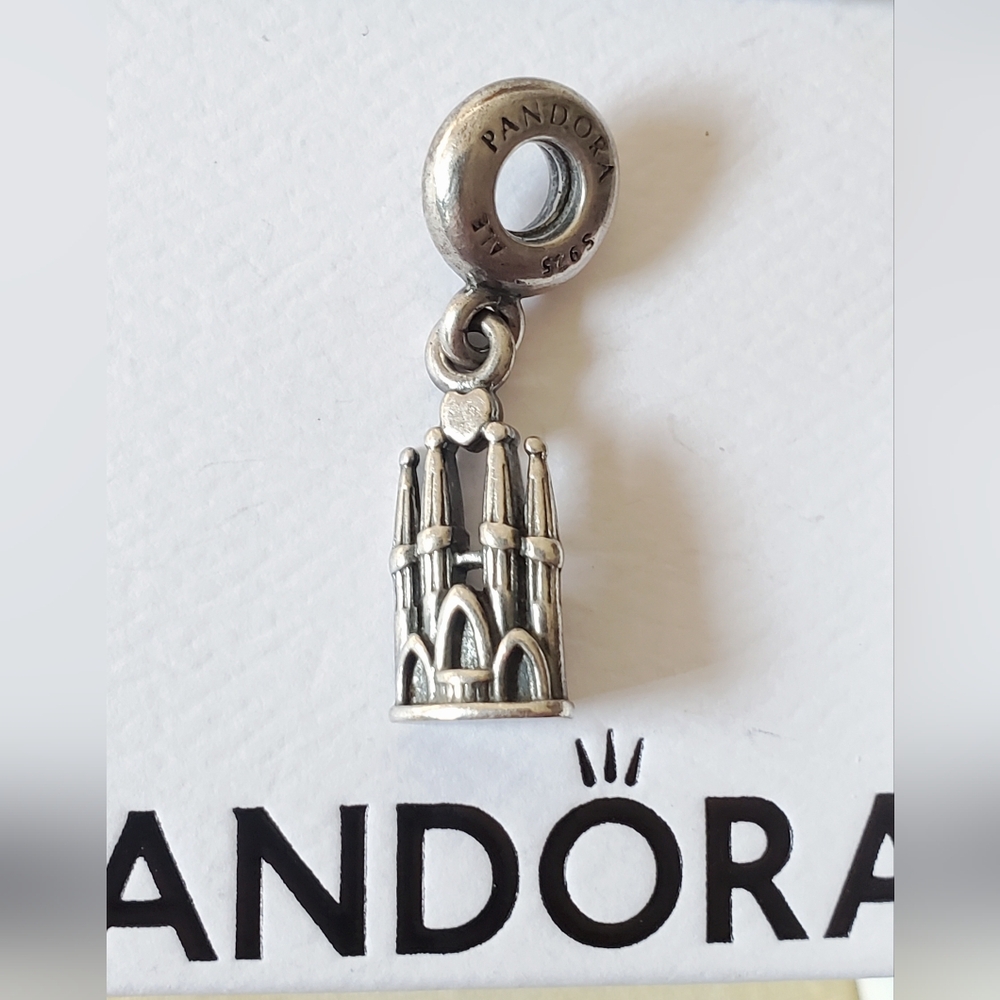 Pandoraa La Sagrada Barcelona Silver Charm